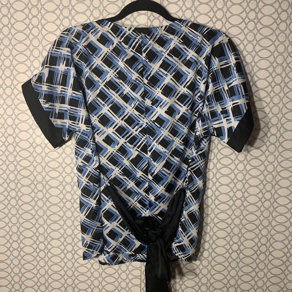 Tops - Picture 3 of 4